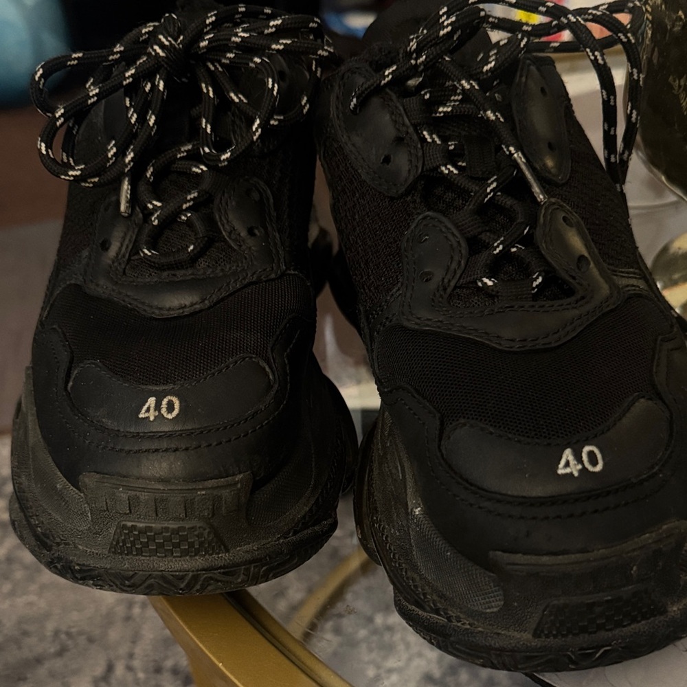 Size 40 balenciaga
